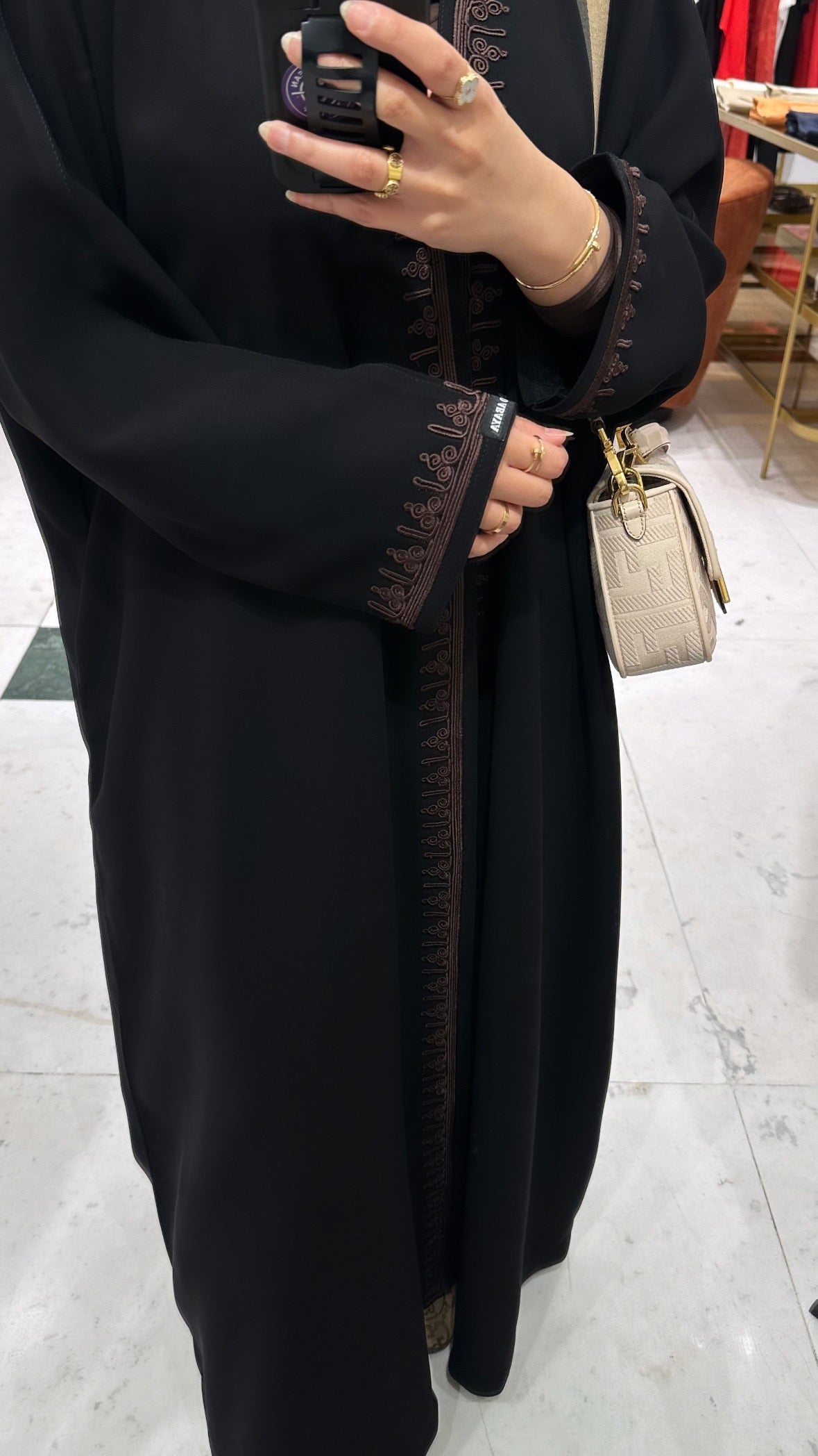 عباية بشت مع تطريز